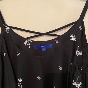 Apt 9 cold shoulder top flounce black/white L NWT great top palm trees